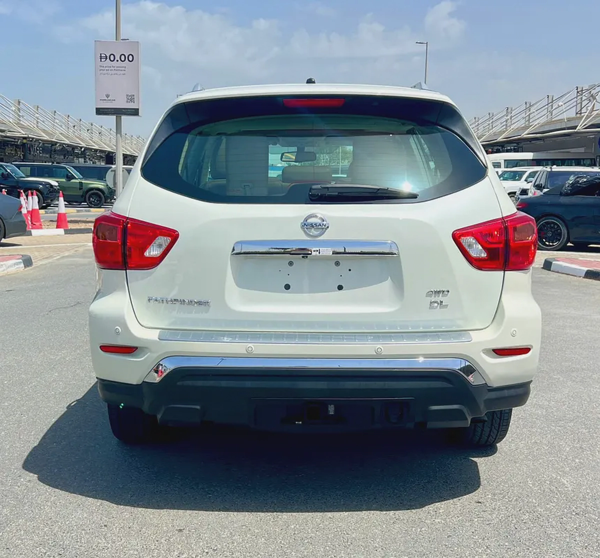 2019 Nissan Pathfinder LE - GCC Specs - Excellent Condition-4-4