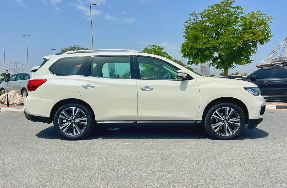 2019 Nissan Pathfinder LE - GCC Specs - Excellent Condition-7-7