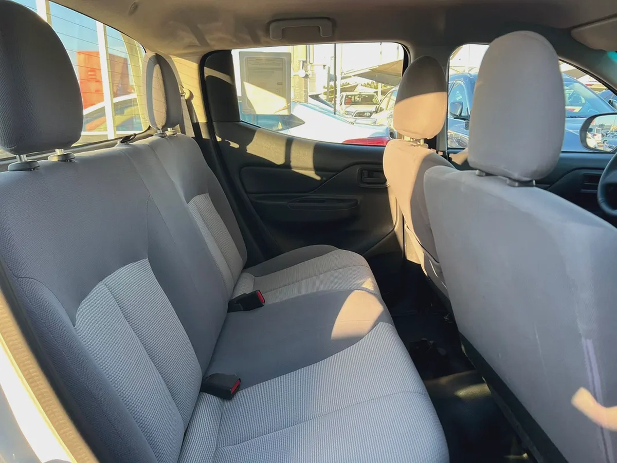 2022 | Mitsubishi L200 | petrol | Manual | 2.4 | GCC | Ref#943-12-12