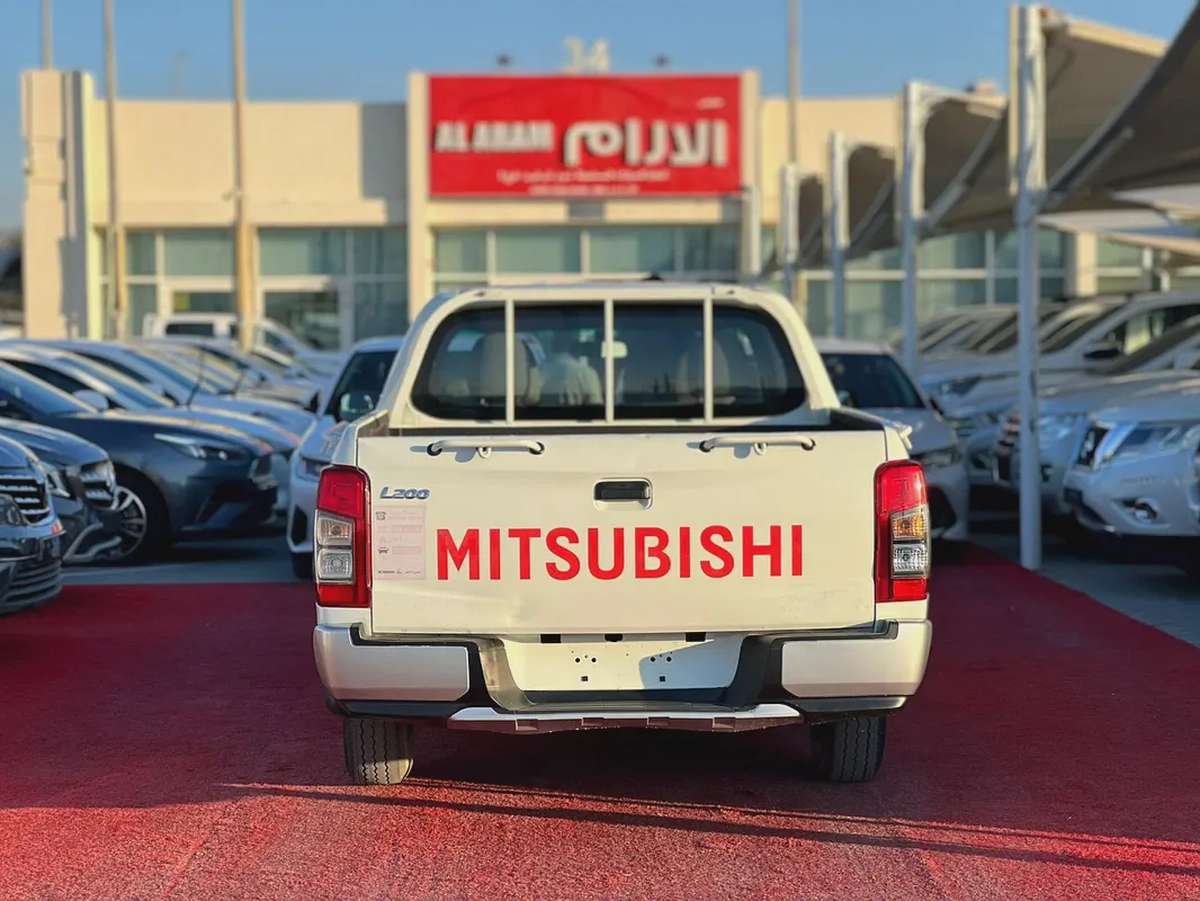 2022 | Mitsubishi L200 | petrol | Manual | 2.4 | GCC | Ref#943-4-4