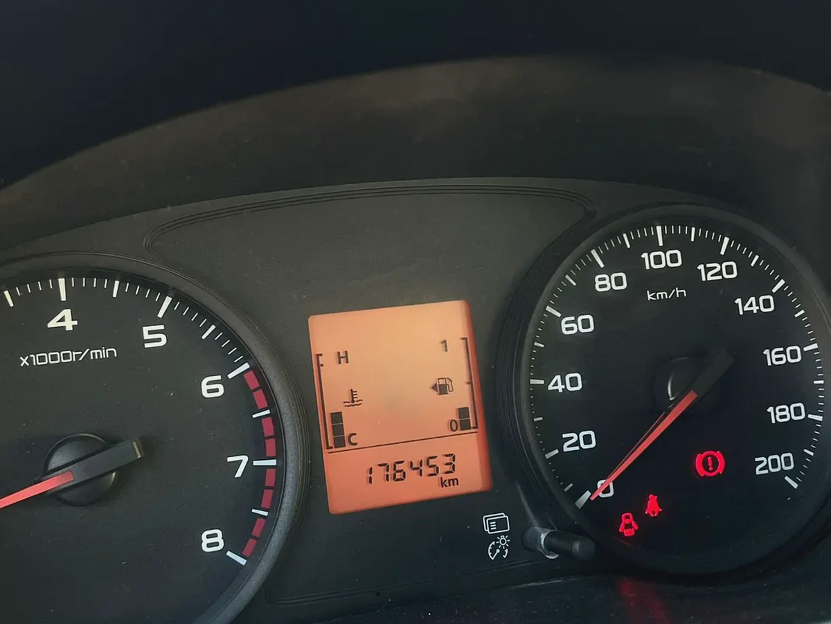 2022 | Mitsubishi L200 | petrol | Manual | 2.4 | GCC | Ref#943-6-6