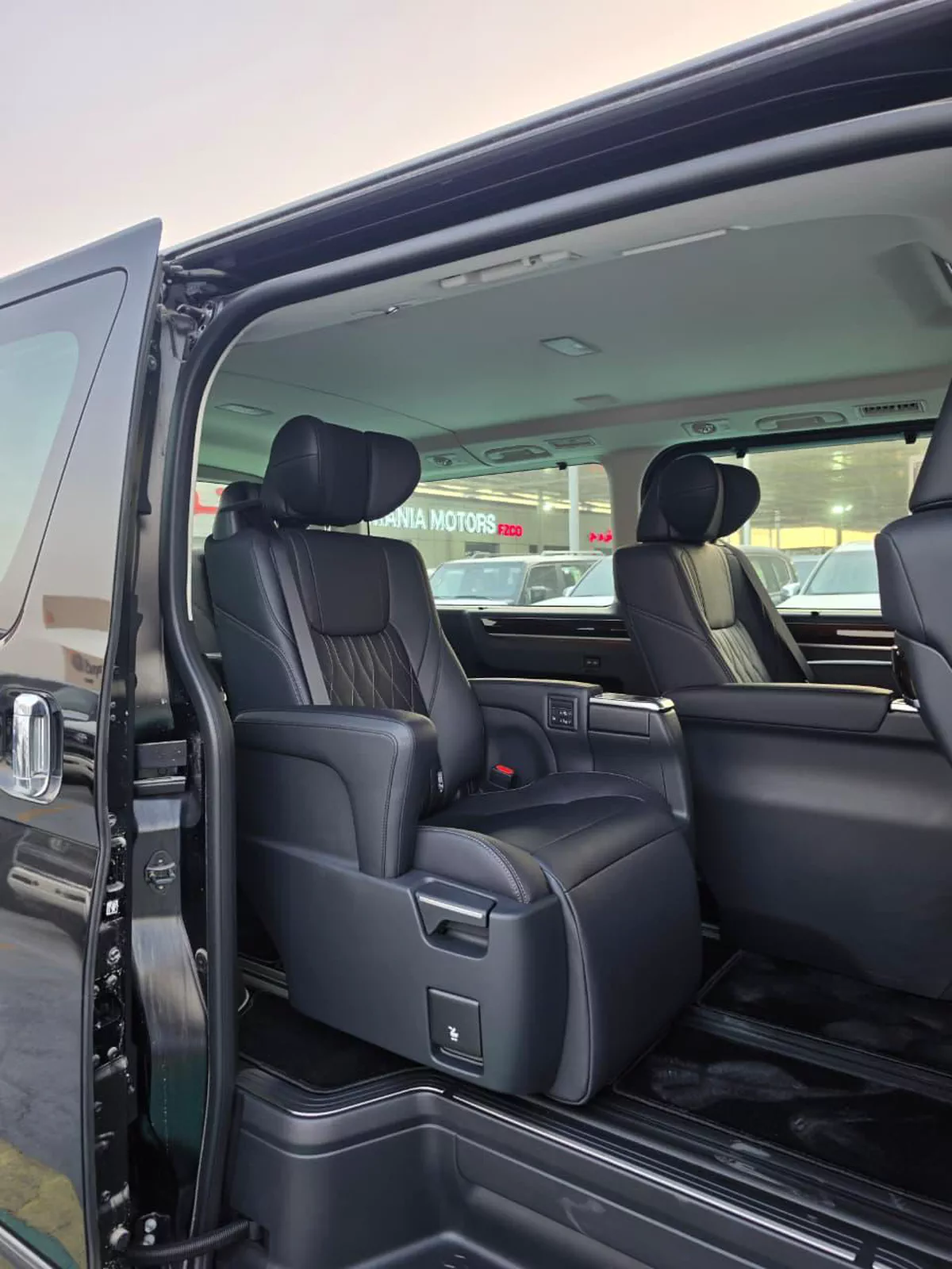 TOYOTA GRANVIA PETROL-2-2