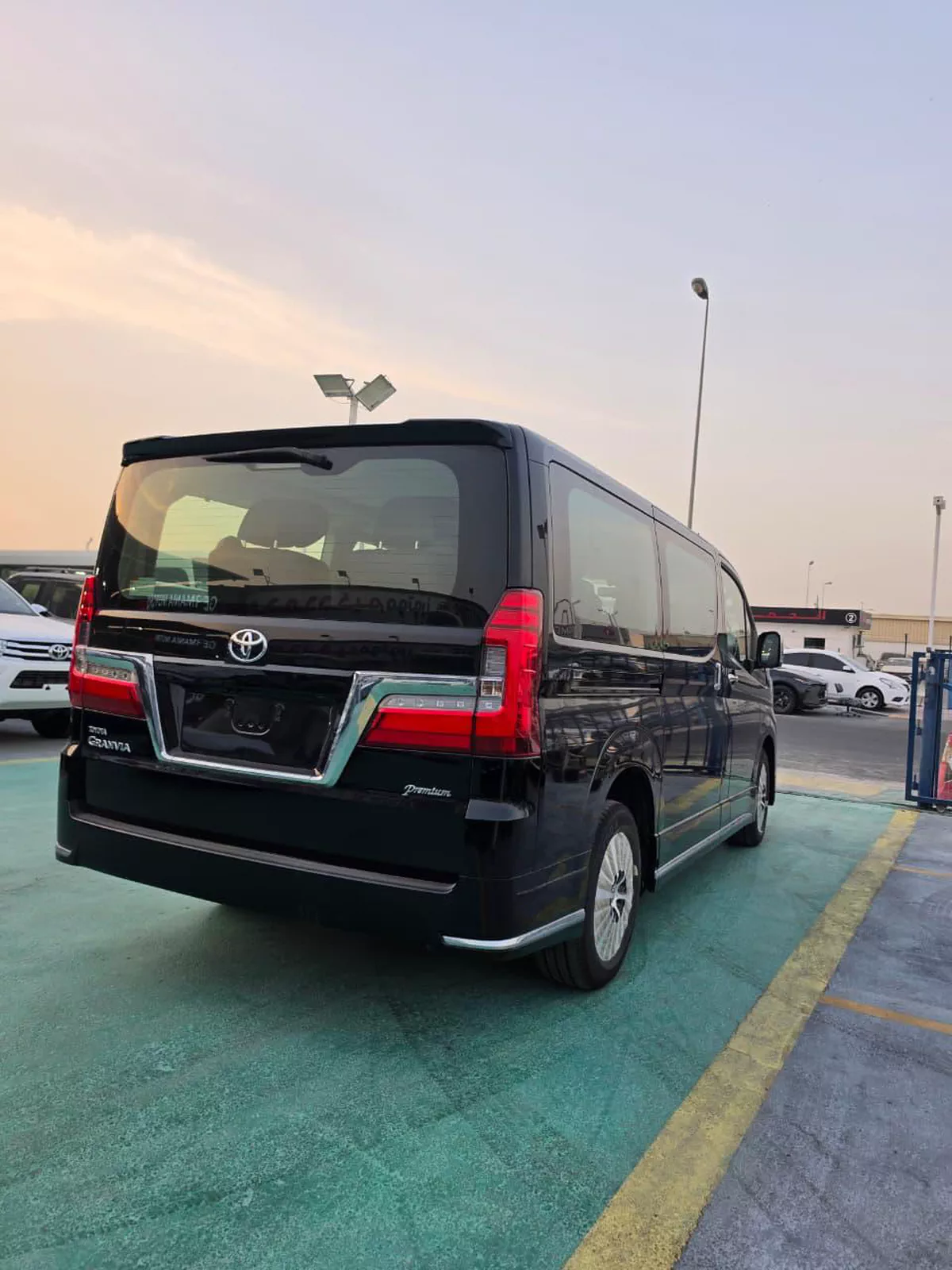TOYOTA GRANVIA PETROL-3-3