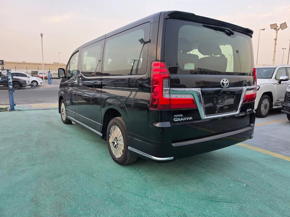 TOYOTA GRANVIA PETROL-4-4