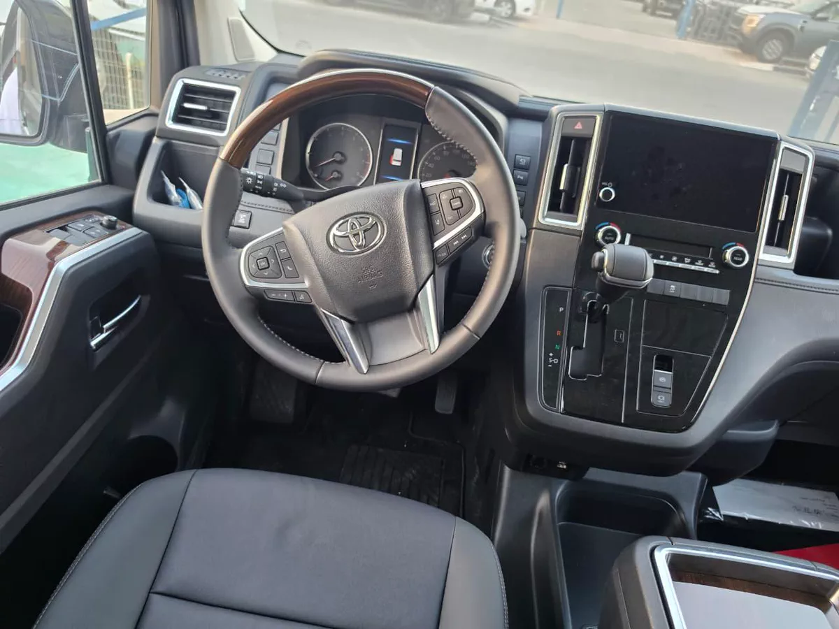 TOYOTA GRANVIA PETROL-7-7