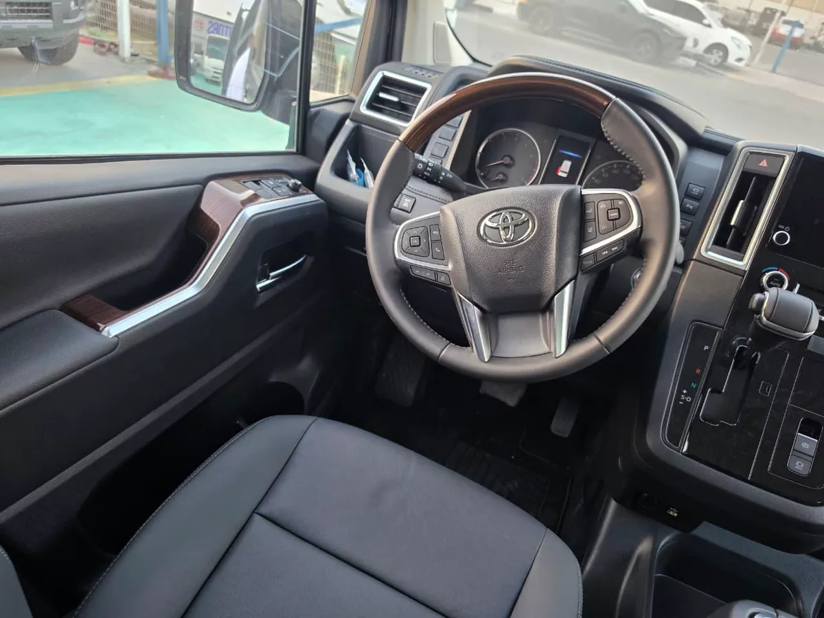 TOYOTA GRANVIA PETROL-8-8
