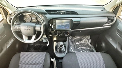 Toyota Hilux Toyota Hilux 2.7 petrol Manuel 2025 basic option four wheels-4