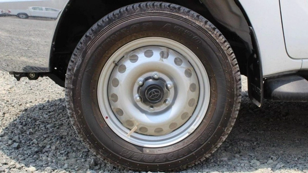 Toyota Hilux Toyota Hilux 2.7 petrol Manuel 2025 basic option four wheels