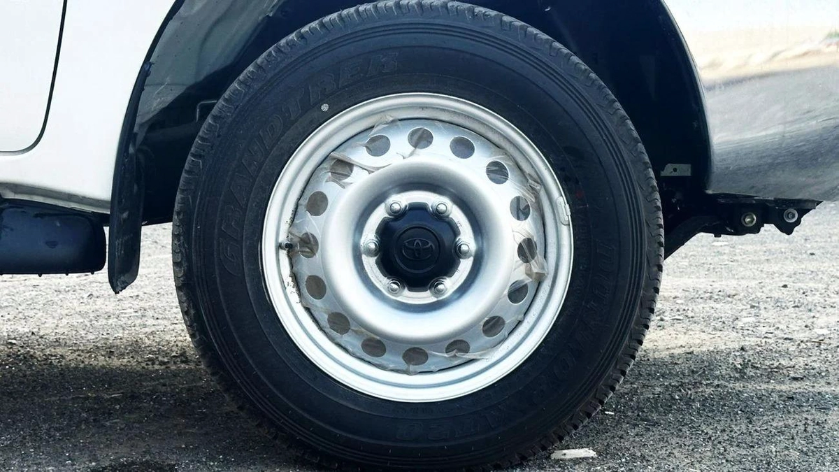 Toyota Hilux Toyota Hilux 2.7 petrol Manuel 2025 basic option four wheels-5-5