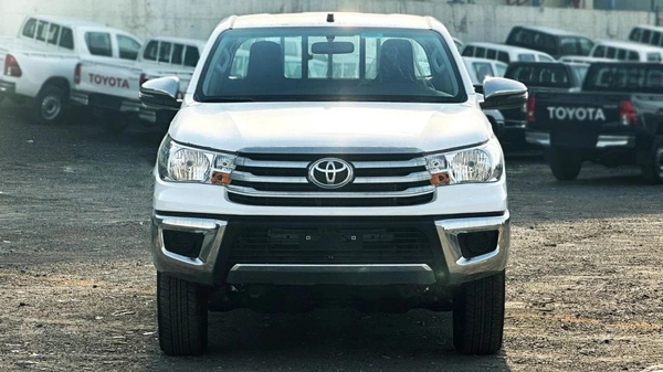 Toyota Hilux Toyota Hilux 2.7 petrol Manuel 2025 basic option four wheels
