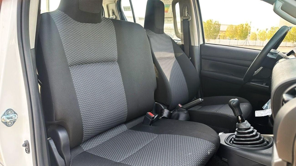 Toyota Hilux Toyota Hilux 2.7 petrol Manuel 2025 basic option four wheels-1-1