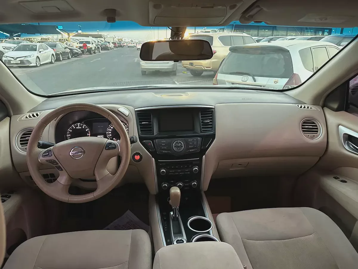 Nissan pathfinder 2013 white color GCC calen car-1-1