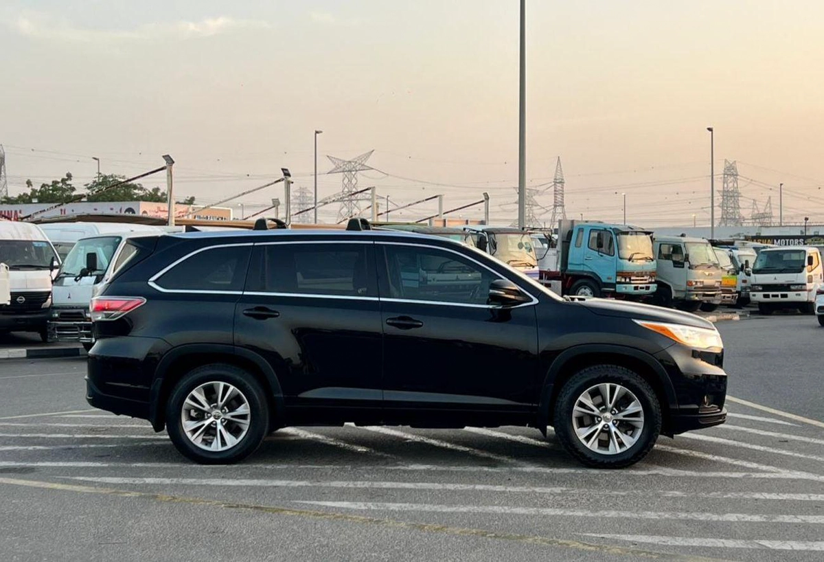 Toyota Highlander 2014 Toyota Highlander XLE Full Option 3.5L V6 - Rear Camera - Push Start - Auto Trunk - AWD 4x4 - S-2-0