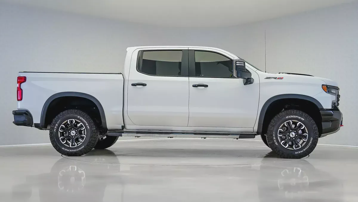 2023 Chevrolet Silverado ZR2 | GCC Specs | Full Agency History | 1 Year Unlimited Warranty-2-2