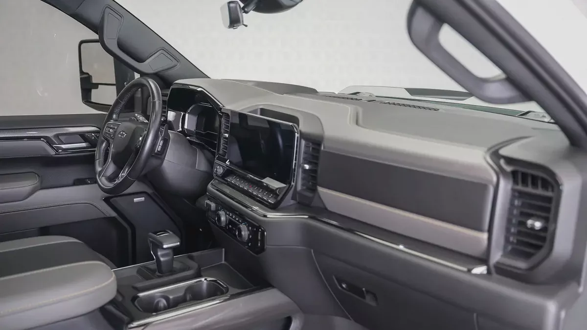 2023 Chevrolet Silverado ZR2 | GCC Specs | Full Agency History | 1 Year Unlimited Warranty-5-5