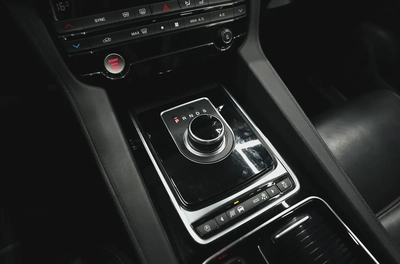 Jaguar F-Pace -9