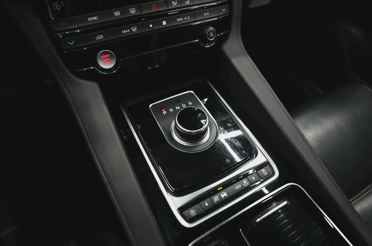 Jaguar F-Pace -9-9