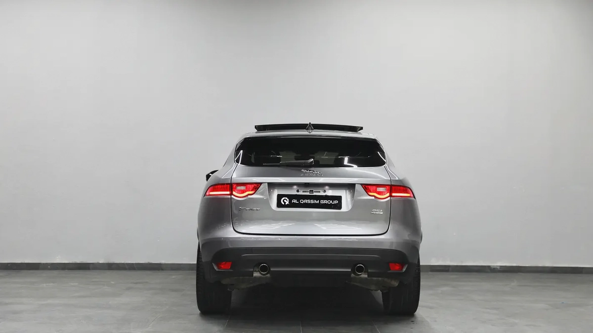 Jaguar F-Pace -5-5