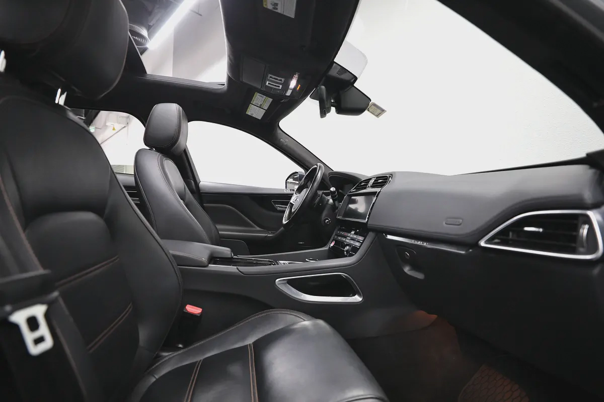 Jaguar F-Pace -14-14