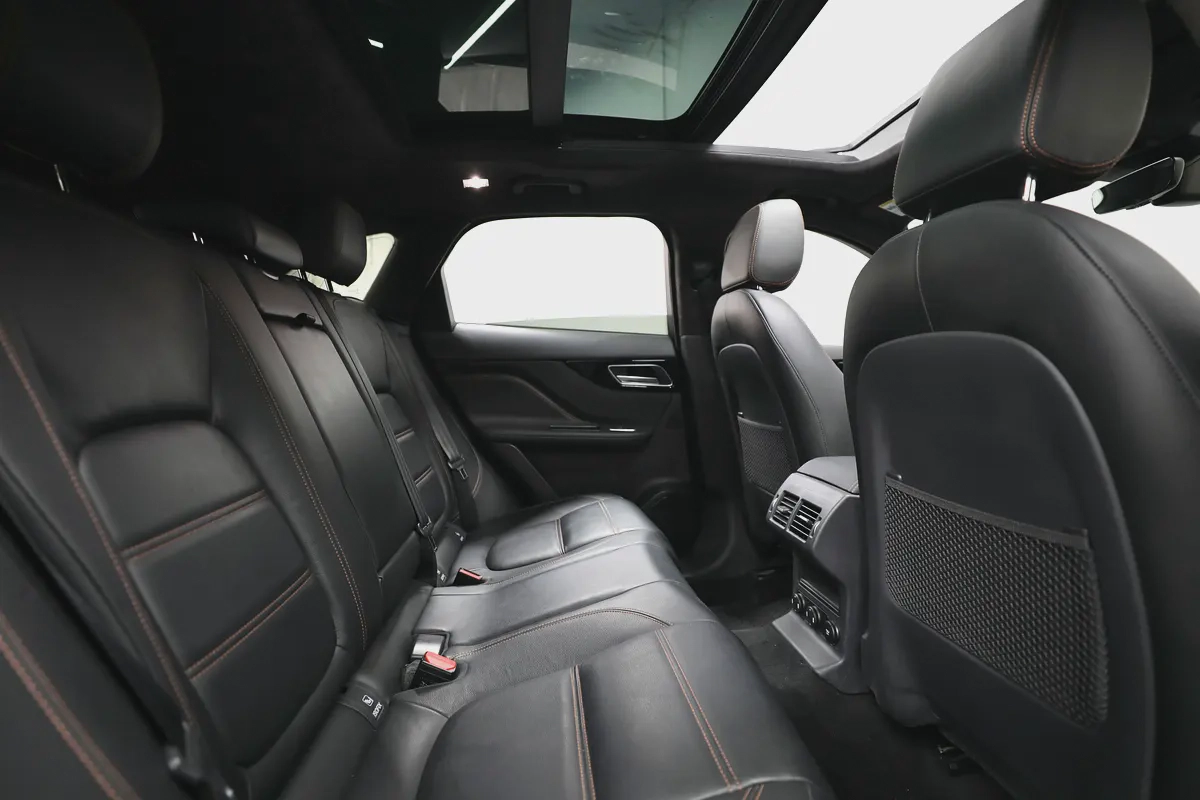 Jaguar F-Pace -13-13