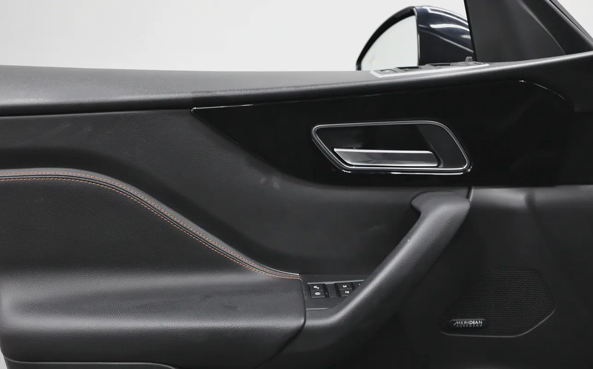 Jaguar F-Pace -8-8