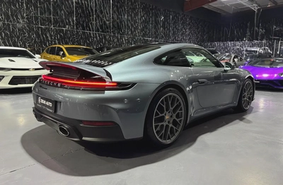 Full Options | GCC | Only 100 KM | Brand New Shape | 2 Years Unlimited mileage Warranty-4