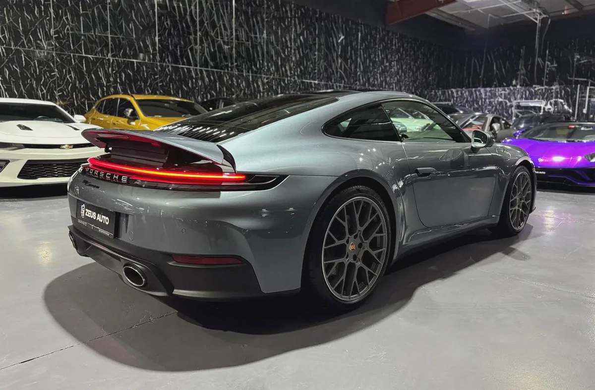 Full Options | GCC | Only 100 KM | Brand New Shape | 2 Years Unlimited mileage Warranty-4-4