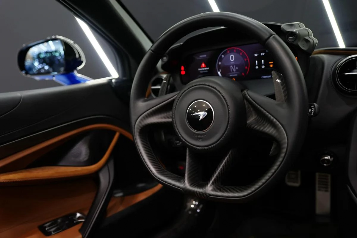 McLaren 750S Spider-2-2