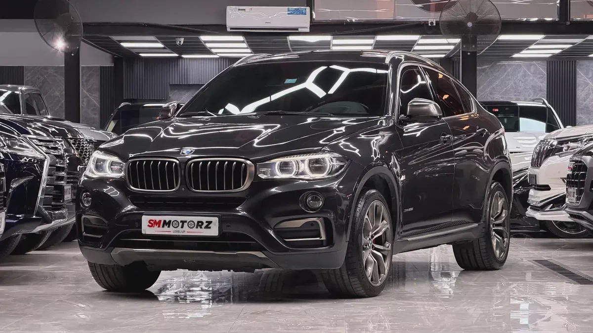 Stunning BMW X6 xDrive50i 2016 | GCC Specs | Low Mileage | Luxury SUV-2-2