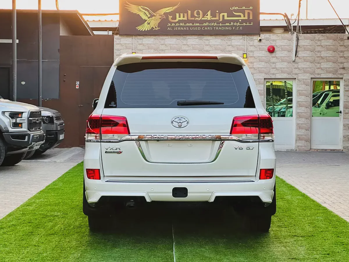 **تويوتا لاند كروزر VXR موديل 2021 خليجي فل أوبشن محرك 5.7 V8 هيدروليك-4-4