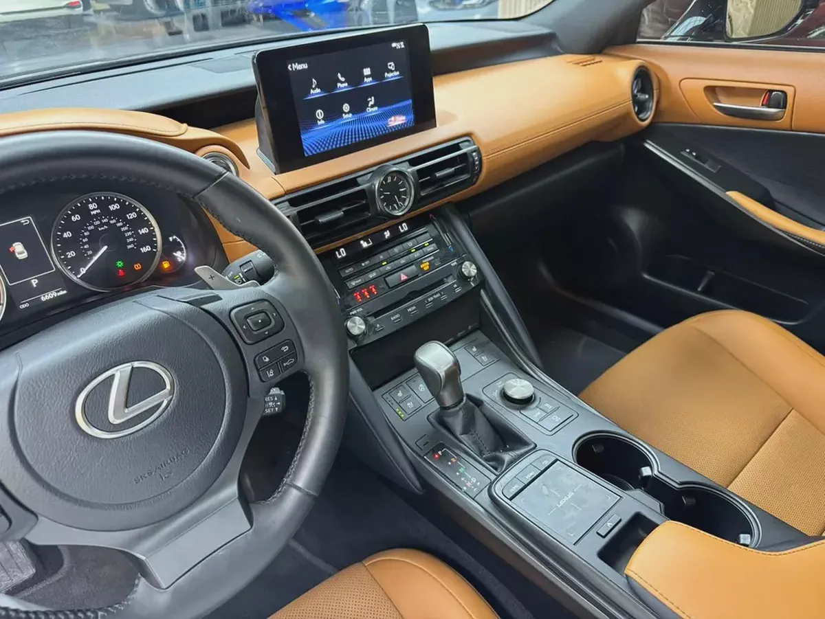Lexus IS 300 2025-12-12