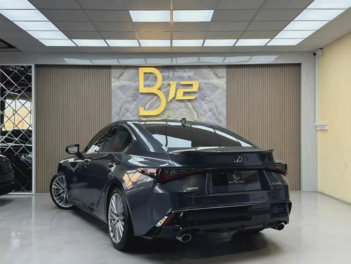 Lexus IS 300 2025-2-2