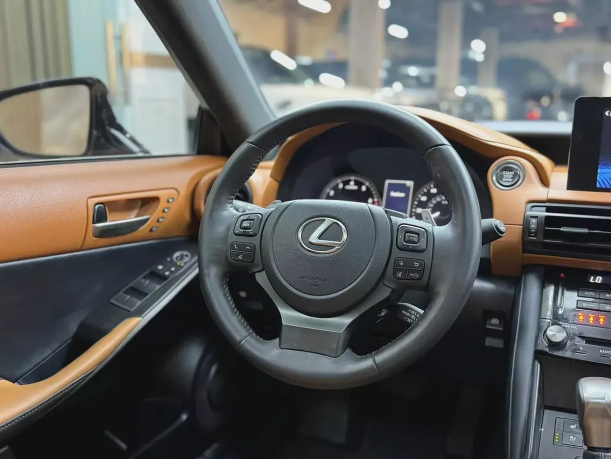 Lexus IS 300 2025-6-6