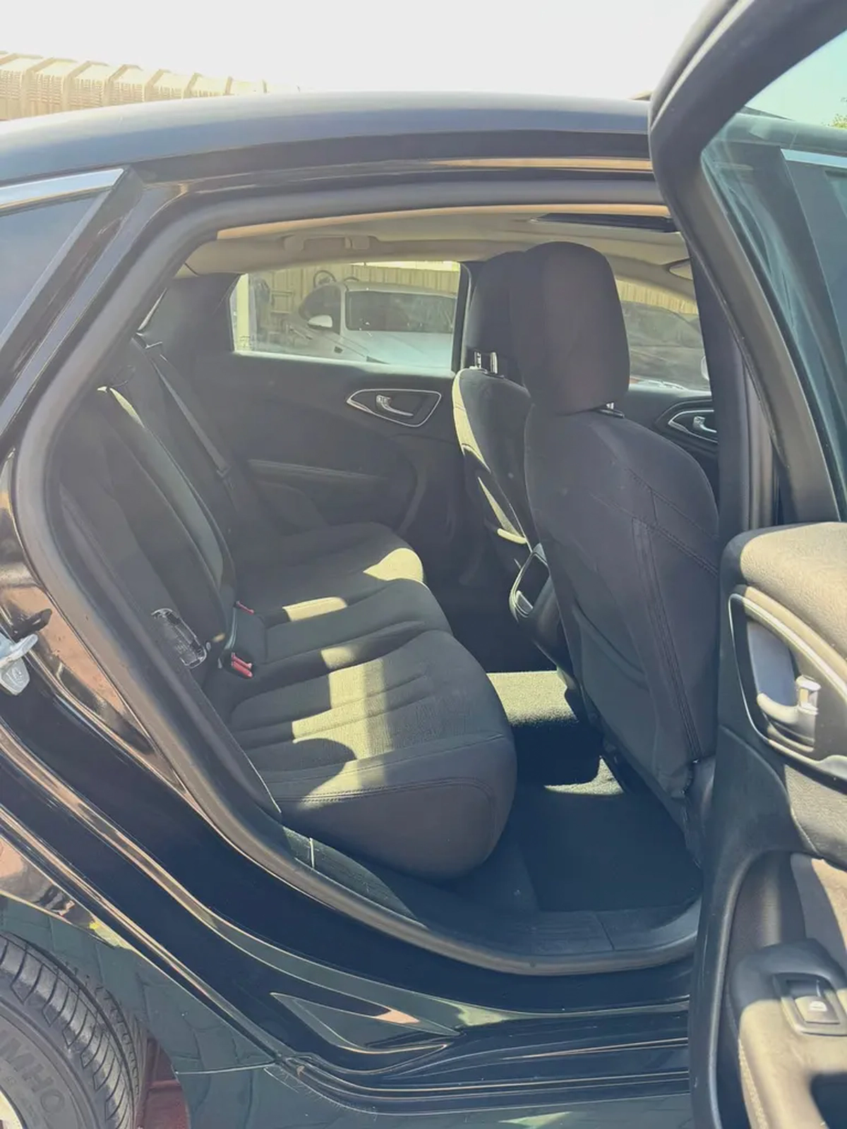 Chrysler 200 200C 2015 - American Specs - GCC Resale-6-6