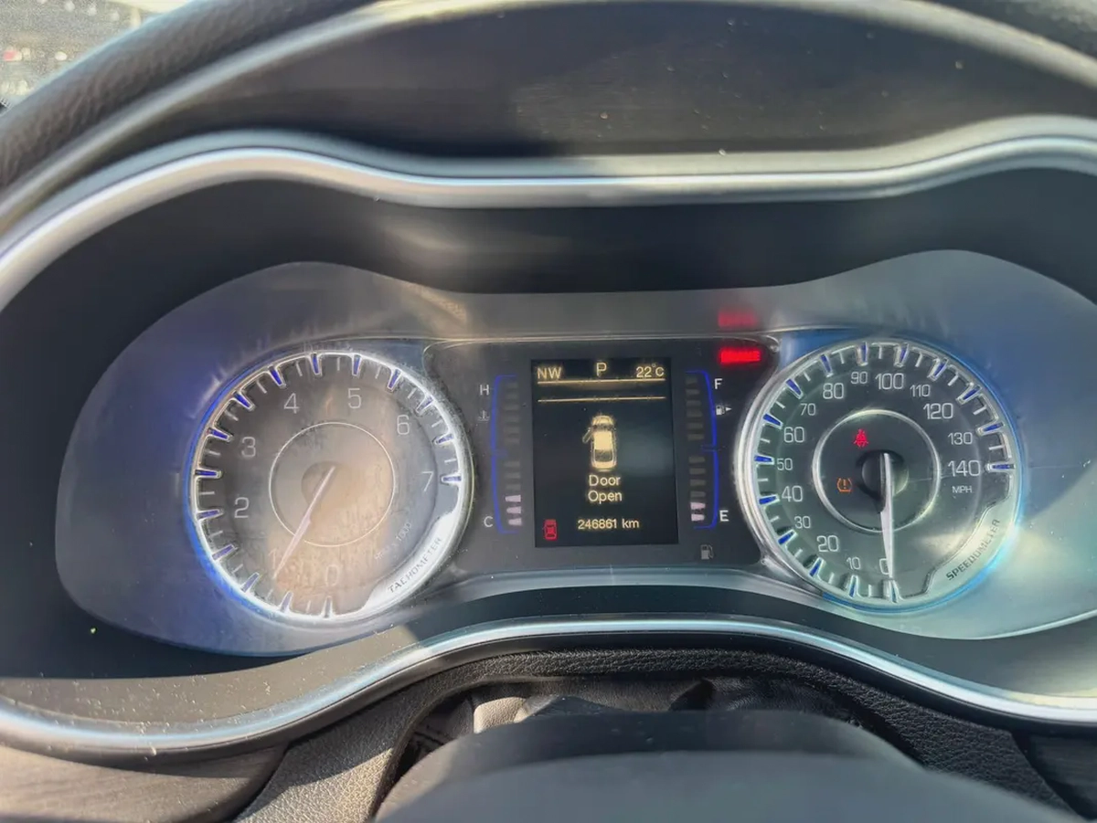 Chrysler 200 200C 2015 - American Specs - GCC Resale-12-12