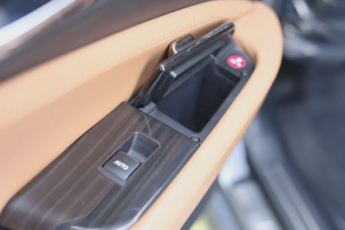 Used Lexus LS 460 4 door 4.6L SWB 2014-8-8