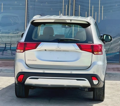 925-Monthly l GCC l 4wd, Cruise, Camera l Accident Free-5