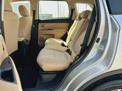 925-Monthly l GCC l 4wd, Cruise, Camera l Accident Free-9