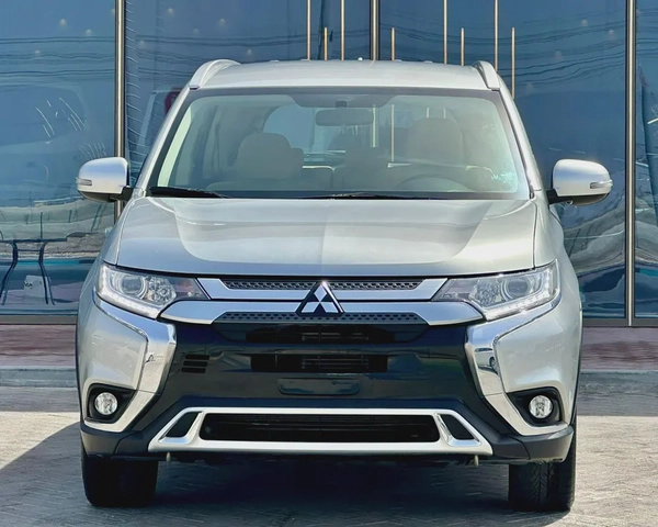 925-Monthly l GCC l 4wd, Cruise, Camera l Accident Free