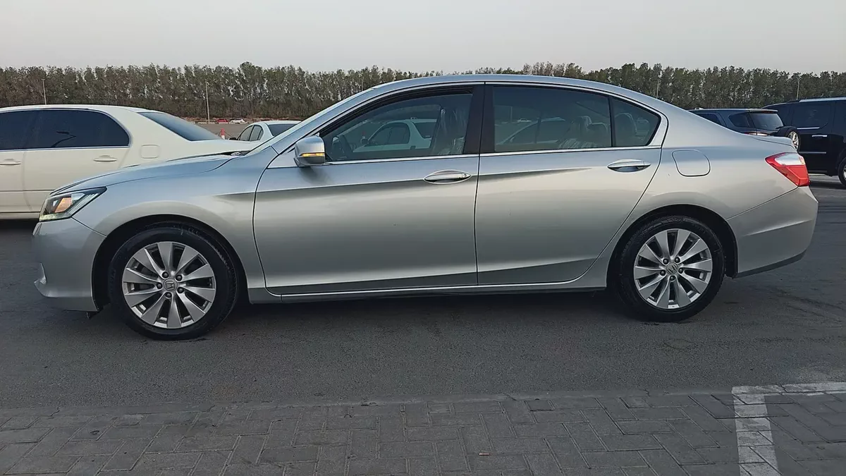 2014 Honda Accord GCC Specs - Well Maintained-2-2