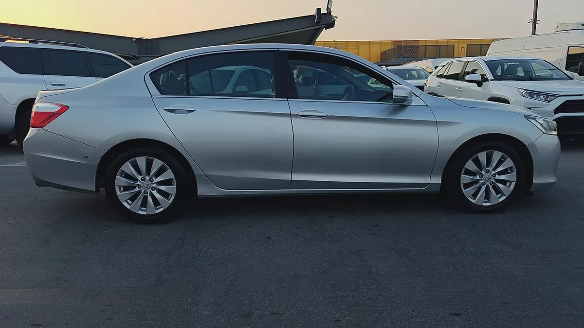 2014 Honda Accord GCC Specs - Well Maintained-3-3