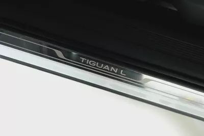 Tiguan 300 TSI Long Wheelbase-Low Mileage-Like New-Low Fuel Consumption-Comfort-18
