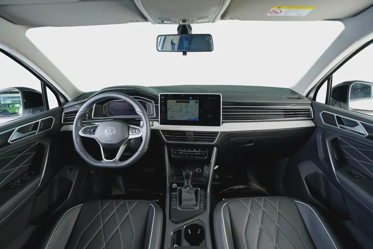 Tiguan 300 TSI Long Wheelbase-Low Mileage-Like New-Low Fuel Consumption-Comfort-9-9