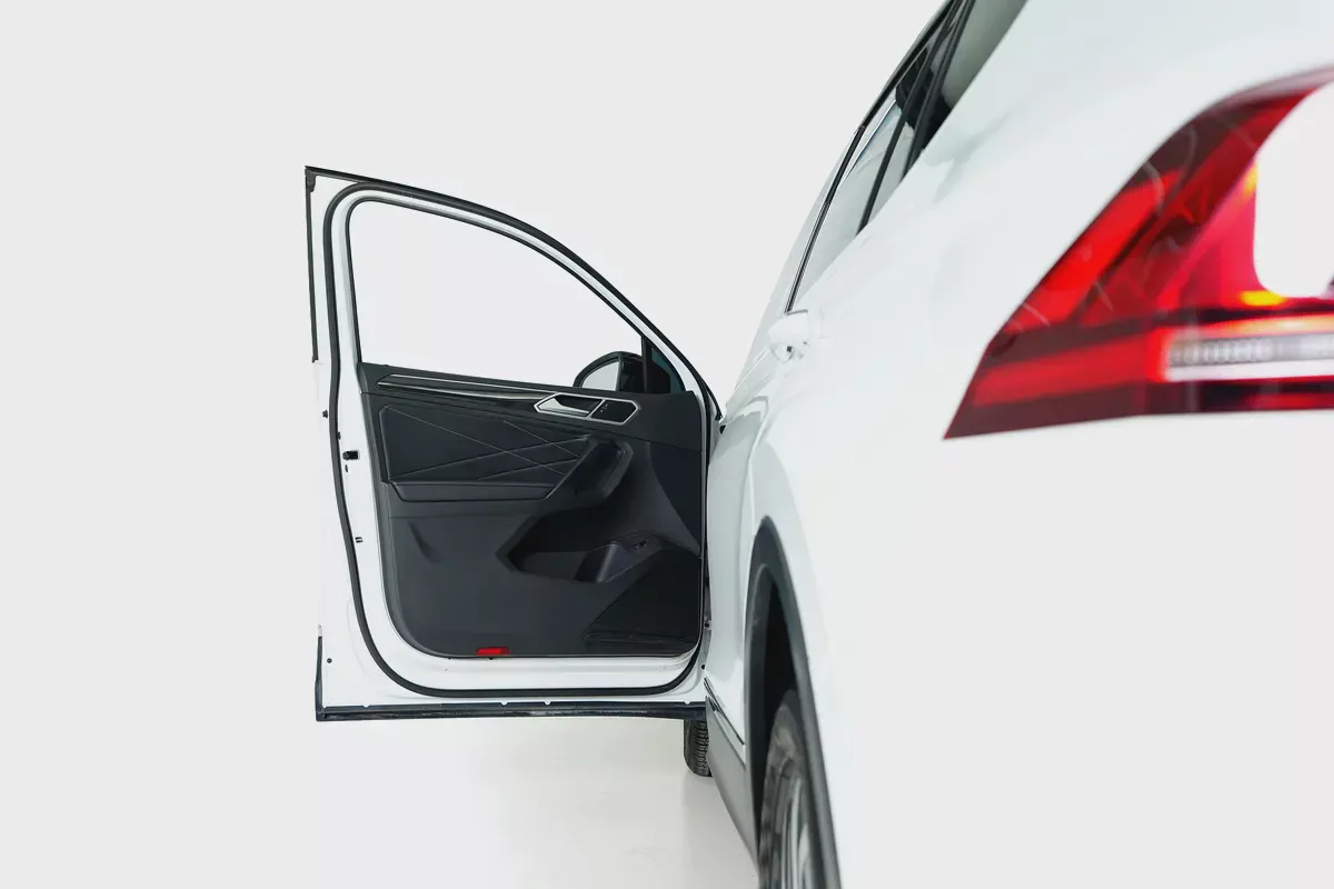Tiguan 300 TSI Long Wheelbase-Low Mileage-Like New-Low Fuel Consumption-Comfort-17-17