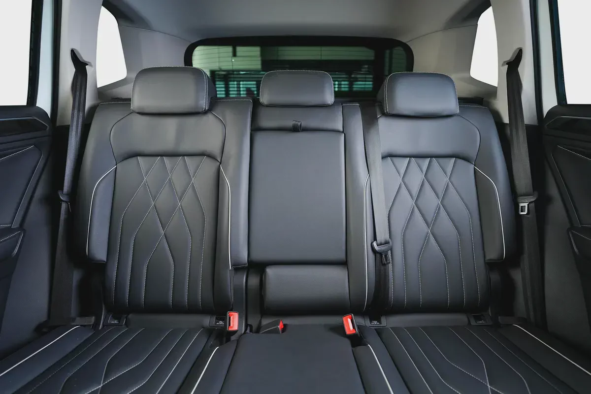 Tiguan 300 TSI Long Wheelbase-Low Mileage-Like New-Low Fuel Consumption-Comfort-19-19