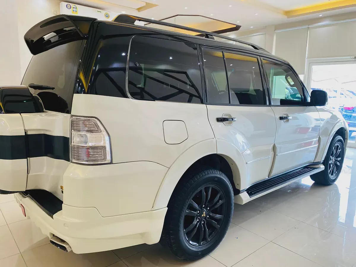 Mitsubishi Pajero 2020 Signature Edition | GCC Specs | Low Mileage | Excellent Condition-6-6