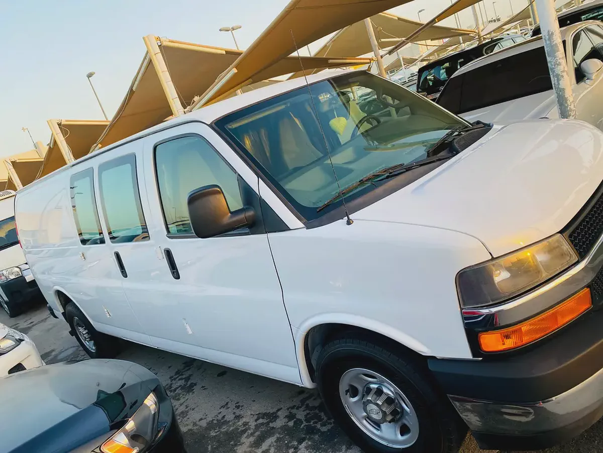 2018 Chevrolet Express LT | GCC Specs | Well Maintained-16-16