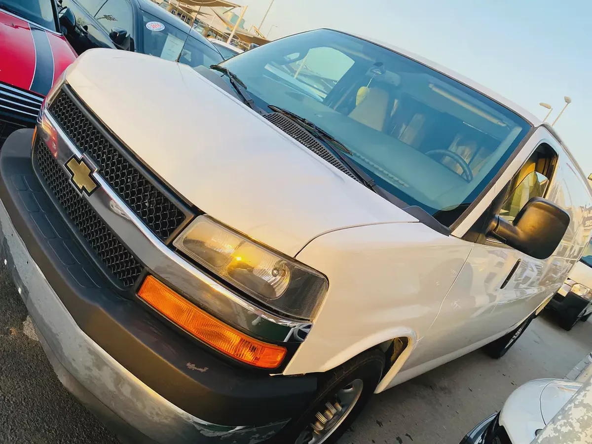 2018 Chevrolet Express LT | GCC Specs | Well Maintained-1-1