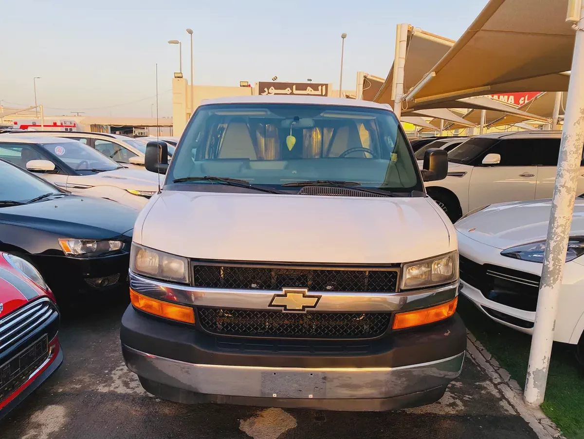 2018 Chevrolet Express LT | GCC Specs | Well Maintained-3-3
