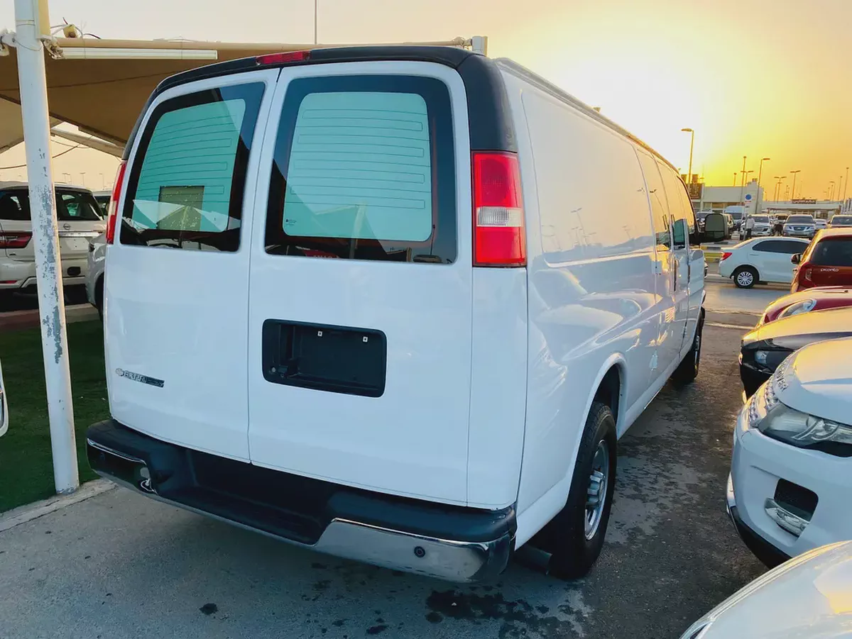 2018 Chevrolet Express LT | GCC Specs | Well Maintained-4-4